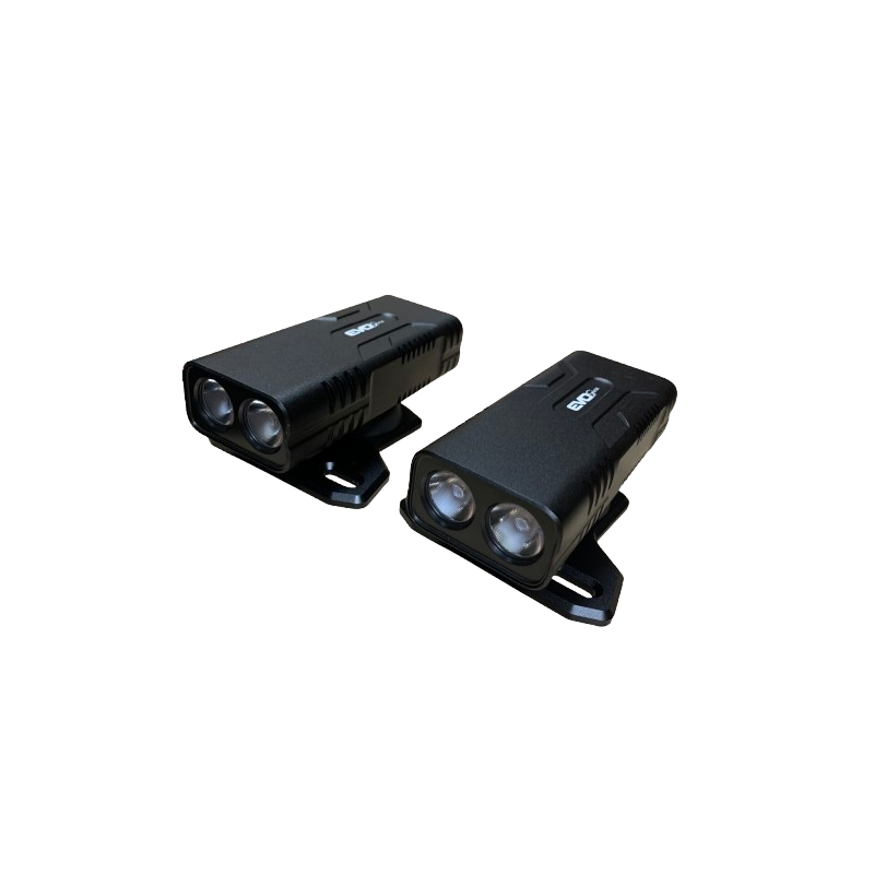 Deux lumières de skate électrique avant vue de côté