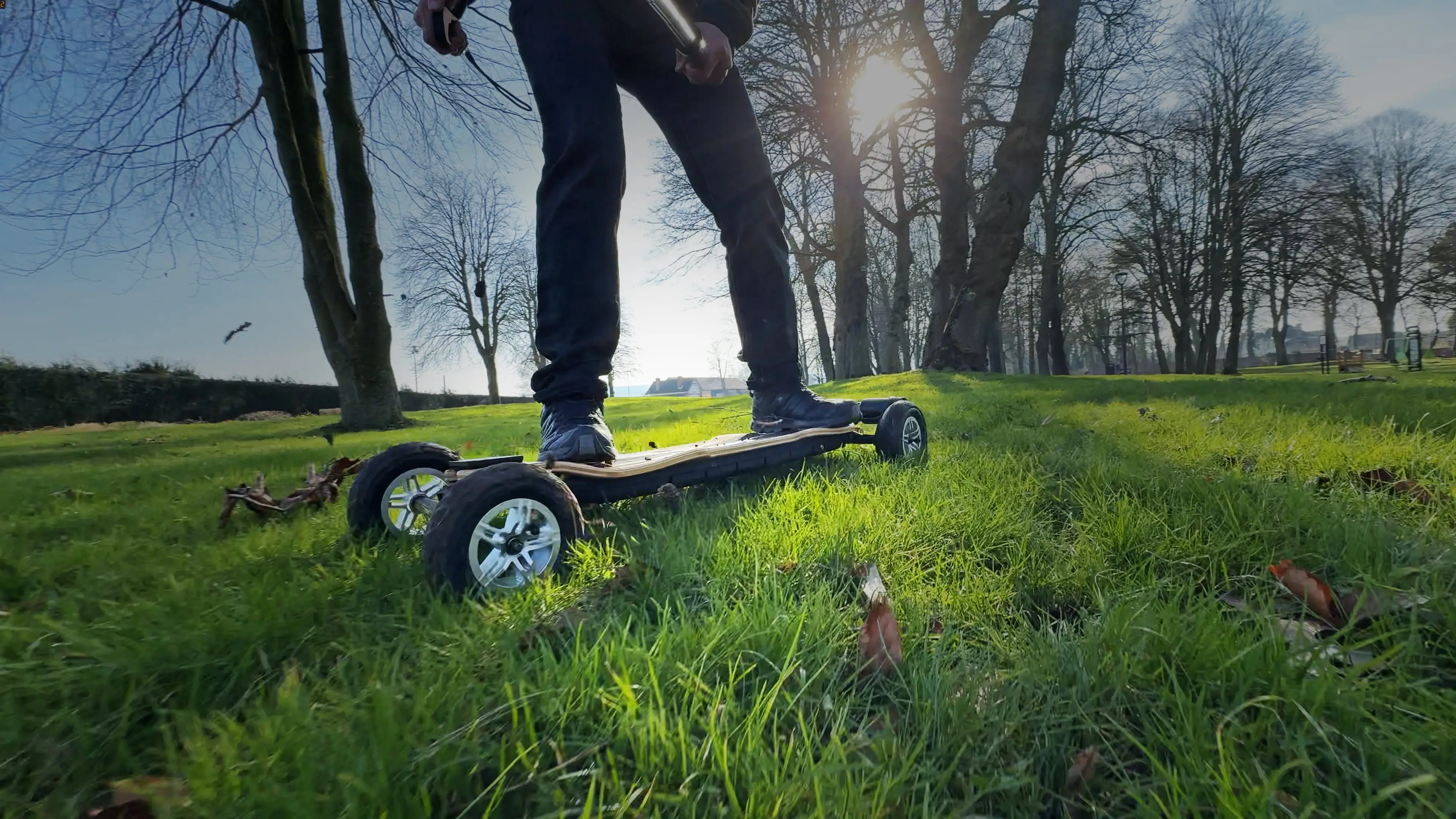 Ride All Terrain avec le e-skate Xplorer V2