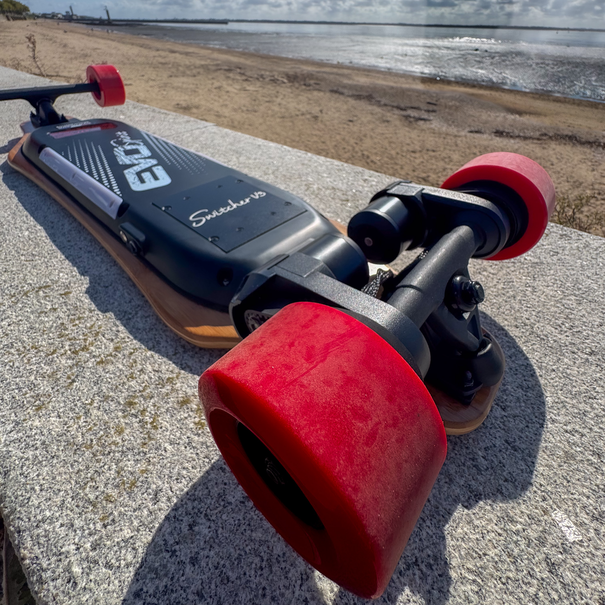 Batterie lithium 14 Ah / 36 V du Evo-Spirit Switcher V3, offrant une autonomie maximale de 30 km et une performance optimale sur route