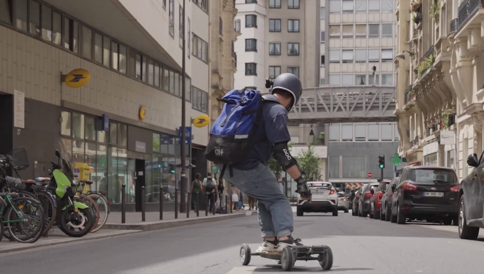 Carving Street avec le e-skate Xplorer V2 Evo Spirit