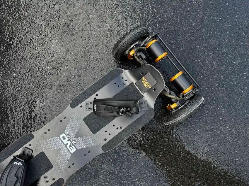 Nexus Pro vu de dessous, moteurs et Gear drive sous le plateau