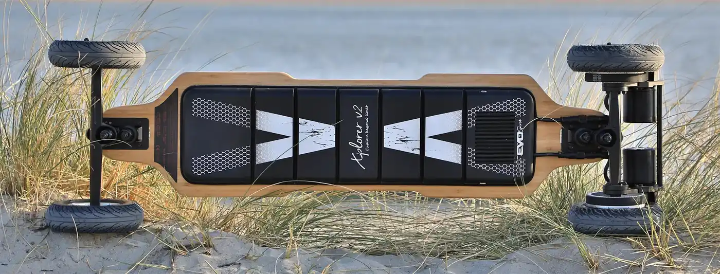 Xplorer V2 vu de dessous sur la plage, batterie et électronique