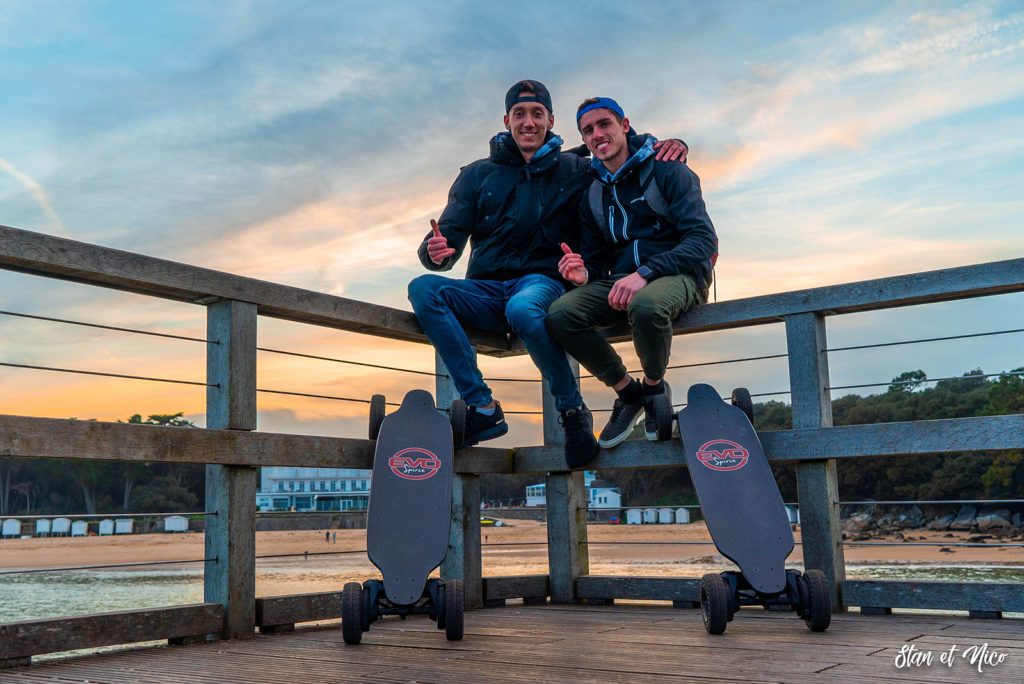 Stan et nico bienheureux avec leurs nouveaux Skates électriques Switcher !
