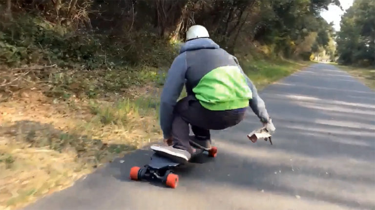 Doudmje-en-Switcher,-le-skate-electrique-convertible-tout-terrain-et-longboard 1