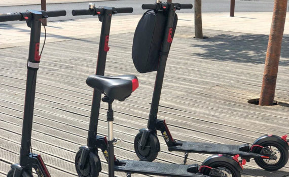 smollville-revendeur-skate-et-trottinette-électrique-evo-ic85 polyvalente et confortable, utilisable aussi bien en ville que sur les chemins.
