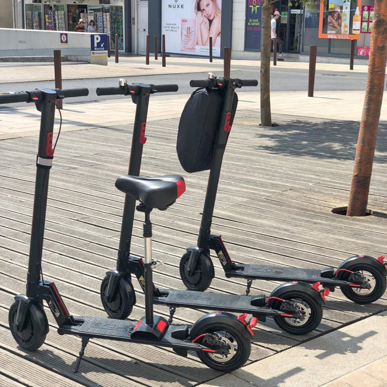 smollville-revendeur-skate-et-trottinette-électrique-evo-ic85 polyvalente et confortable, utilisable aussi bien en ville que sur les chemins.