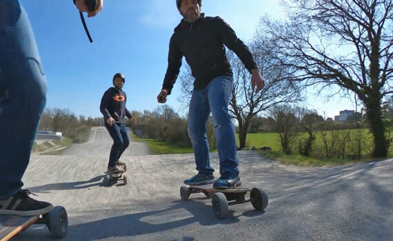 Team-Evo-Spirit-sur-piste-de-BMX-en-skate-électrique-Switcher-HP