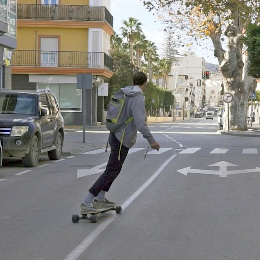 Ce skateboard électrique peut rouler à 72 km/h - Cleanrider