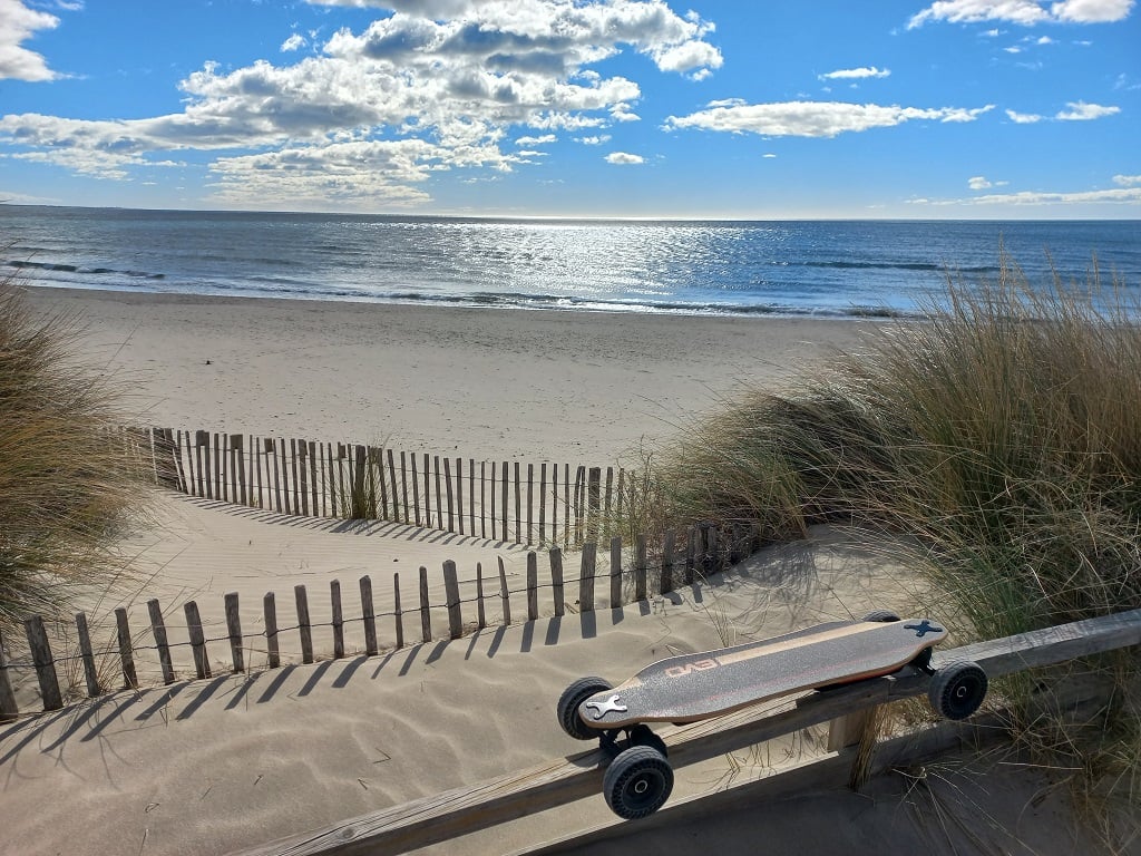 Skate électrique méditerranée avec un passage sur la grande motte