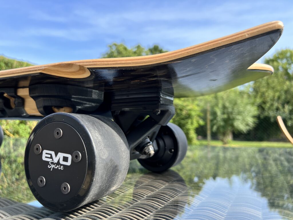 Test et avis du skate électrique EVO SPIRIT CRUZ V2 par Guillaume Esk8Bricks